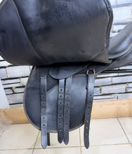 Load image into Gallery viewer, 17” Wide Thorowgood Griffin Cob GP Saddle -Black- Flat Tree - W