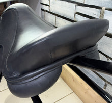 Load image into Gallery viewer, 15” Medium Leather Pony GP/Jump Saddle - Black - Point &amp; Balance Straps