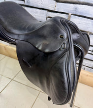 Load image into Gallery viewer, 16 1/2 - 17” MN Bespoke Classic Jump Saddle - Black -High Wither- TB/ROR - Big Blocks