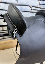 Load image into Gallery viewer, Portuguese Leather Treeless Saddle - Moveable/Changeable Panels - Wide - Black
