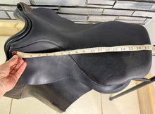 Load image into Gallery viewer, 17 1/2” Medium Albion Legend Jump Saddle - Brown