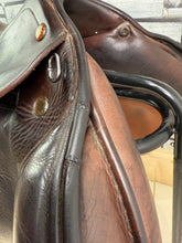 Load image into Gallery viewer, 17” Medium Prestige Arezzo Jump Saddle - Brown