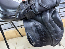 Load image into Gallery viewer, 17 1/2” Wide Black Country Ricochet High Wither Jump Saddle - Black
