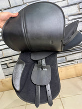 Load image into Gallery viewer, 16 1/2” MW Synthetic Lightwieght GP Saddle - Black