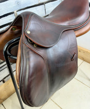 Load image into Gallery viewer, 17 1/2” Medium-MW Devoucoux Biarritz Double Flap Jump Saddle - Brown/Tan