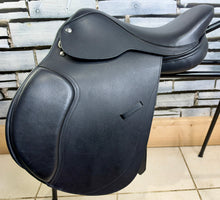 Load image into Gallery viewer, 15” Medium Leather Pony GP/Jump Saddle - Black - Point &amp; Balance Straps