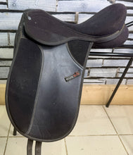 Load image into Gallery viewer, 16” Hi-Lite Elite Pony Dressage Saddle - Black