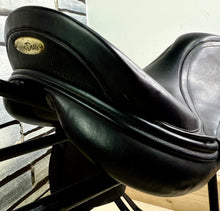Load image into Gallery viewer, 17” MW Harry Dabbs True Brit Dressage Saddle - Black
