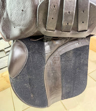 Load image into Gallery viewer, 17 1/2” MW/Fit 2 Lavinia Mitchell Jump Saddle - Brown