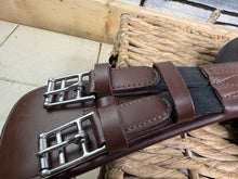 Load image into Gallery viewer, S/H 65cm/26” Prestige Narrow Doughnut A52 RP Leather Girth