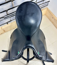 Load image into Gallery viewer, 17” Medium Prestige Hippos Dressage Saddle - Black