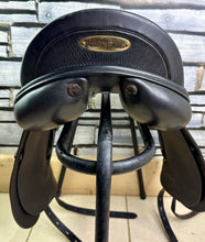 Load image into Gallery viewer, 17” MW Harry Dabbs True Brit Dressage Saddle - Black