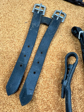 Load image into Gallery viewer, Job lot -Leather Spares- Handles, Buckle Guards, Neckstrap etc