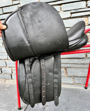 Load image into Gallery viewer, 15 1/2” MW Barnsby WH Saddle - Black