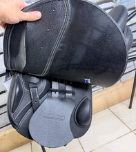 Load image into Gallery viewer, 15” - 15 1/2” MW Whitaker Junior Pro Jump Saddle - Black - Full Leather - Heat Adjustable