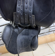 Load image into Gallery viewer, 17” on 16 1/2” Panels Wide Winners Circle GP/Jump Cob Saddle - Black