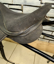 Load image into Gallery viewer, 17” Wide Thorowgood Griffin Cob GP Saddle - Black - Lightweight Synthetic - Flat Tree - 4 Straps