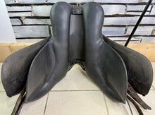 Load image into Gallery viewer, 16 1/2” XW/Changeable Gullet Wintec Wide Cob GP Saddle - Black - Flocked - 4 Strap