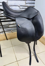 Load image into Gallery viewer, 17 1/2” MW Voltaire Adelaide Monoflap 2023 Dressage Saddle - Black