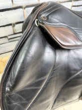 Load image into Gallery viewer, 17” XW Silhouette Dual/Double Flap Jump Saddle - Black/Brown