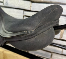 Load image into Gallery viewer, 16” XXW/Changeable Gullet Thorowgood T4 Pony Club LL GP Saddle - Black