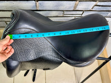 Load image into Gallery viewer, 17” Medium County Saddlery Fusion Dressage Saddle - Black