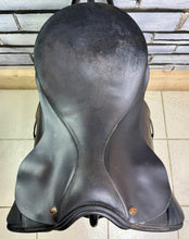 Load image into Gallery viewer, 17 1/2” Wide Paul Jones Working Hunter Saddle -Brown- Suede Seat &amp; Knees