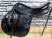 Load image into Gallery viewer, 17 1/2” Medium Lemetex ‘The Stylist’ Jump Saddle - Black