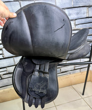 Load image into Gallery viewer, 17” Narrow Thorowgood Griffen High Wither GP Saddle-Black