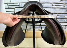 Load image into Gallery viewer, 17 1/2” Wide Paul Jones Working Hunter Saddle -Brown- Suede Seat &amp; Knees