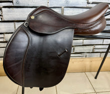 Load image into Gallery viewer, 16 1/2” MW GFS English Close Contact Jump Saddle - Brown