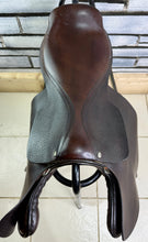 Load image into Gallery viewer, 16 1/2” Global Saddlery English 1 1/4 St/8kg Weighted Racing Saddle - Brown