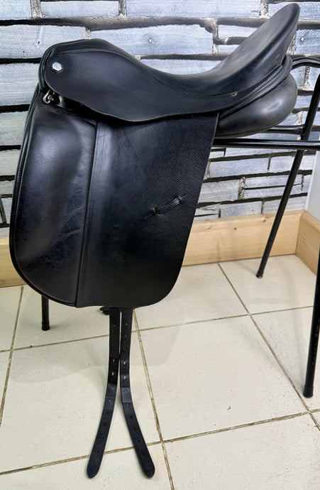 17 1/2” Medium Albion Platinum Ultima Genesis Dressage Saddle - Black