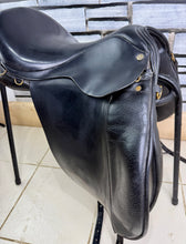 Load image into Gallery viewer, 18” MW Ideal Suzannah Dressage Saddle - Black