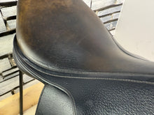 Load image into Gallery viewer, 17” MW Henri De Rivel Jump Saddle - Black