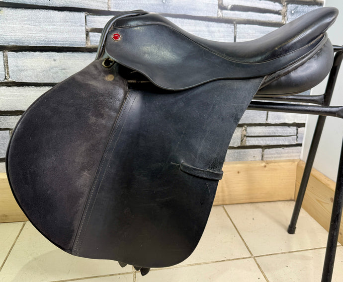 17 1/2” Medium Albion Legend Jump Saddle - Black