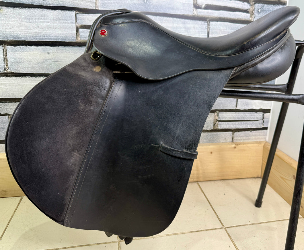 17 1/2” Medium Albion Legend Jump Saddle - Black