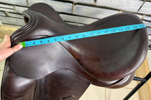 Load image into Gallery viewer, 17 1/2” MW Ideal Suzannah Dressage Saddle - Brown