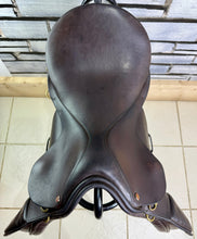 Load image into Gallery viewer, 17” Medium Kings Saddley VSD Saddle - Brown
