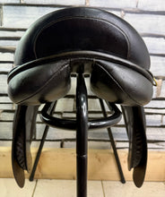 Load image into Gallery viewer, 17” XW Morris &amp; Nolan WH Working Hunter Saddle - Black - Extra Wide