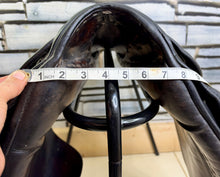 Load image into Gallery viewer, 18” 29.5/MW Stubben Romanus Show/Working Hunter Saddle - Brown