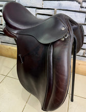 Load image into Gallery viewer, 17 1/2” XW Kruger WH/VSD Working Hunter Cob Saddle -Brown- Extra Wide 4xStraps
