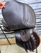 Load image into Gallery viewer, 17 1/2” Wide Eclipse Saddlery English GP Saddle - Brown