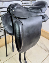 Load image into Gallery viewer, 17” Wide Trapezius Panel Long Strap Saddle - Black