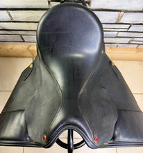 Load image into Gallery viewer, 17” XW Albion Spanish Riding School Classical Ultima Dressage Saddle -Upswept Panel- Extra Wide - Black