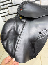 Load image into Gallery viewer, 17 1/2” MW Albion K2 Jump Saddle - Black -Big Blocks- Mega Comfy