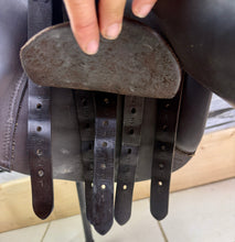 Load image into Gallery viewer, 17” Wide Farrington Burford Event Cob Saddle - Brown