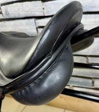 Load image into Gallery viewer, 17” XXW Hoop Tree Manor Cob GP Saddle - Black - Extra Wide - 4 Straps