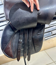 Load image into Gallery viewer, 17” Medium Ideal Grandee Jump/GP Saddle - Brown
