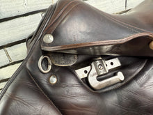Load image into Gallery viewer, 17” MW Frank Baines Jump Saddle - Brown